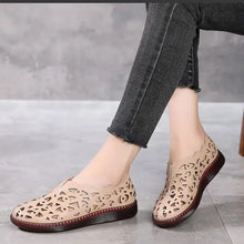 Cargar imagen en el visor de la galería, Breathable and comfortable mother's shoes with a soft and non-slip sole