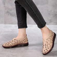 Cargar imagen en el visor de la galería, Breathable and comfortable mother's shoes with a soft and non-slip sole