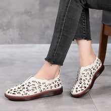 Cargar imagen en el visor de la galería, Breathable and comfortable mother's shoes with a soft and non-slip sole