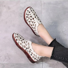 Cargar imagen en el visor de la galería, Breathable and comfortable mother's shoes with a soft and non-slip sole