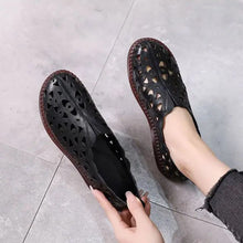 Cargar imagen en el visor de la galería, Breathable and comfortable mother's shoes with a soft and non-slip sole