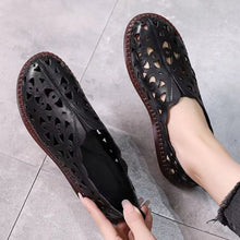 Cargar imagen en el visor de la galería, Breathable and comfortable mother's shoes with a soft and non-slip sole