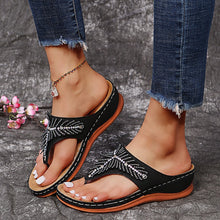 Cargar imagen en el visor de la galería, Flat lightweight rhinestone flip flops