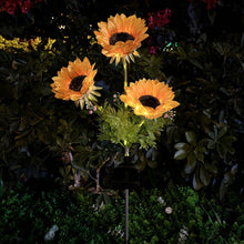 Cargar imagen en el visor de la galería, Led Solar Sunflower Three Head Lawn Garden Decorative Landscape Outdoor Lamp
