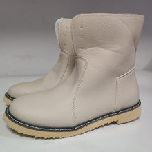 Cargar imagen en el visor de la galería, Winter Flat Front LacE-up Snow Boots
